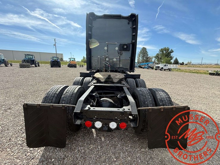 2020-kenworth-t680-image-8