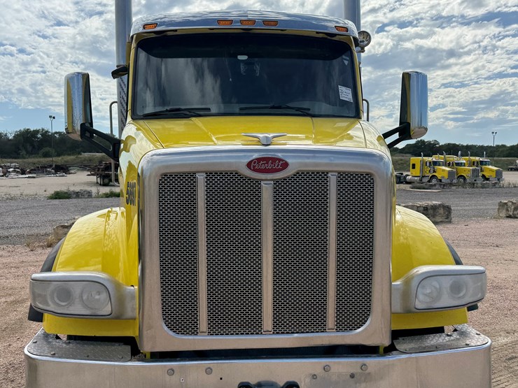 2018-peterbilt-567-image-2