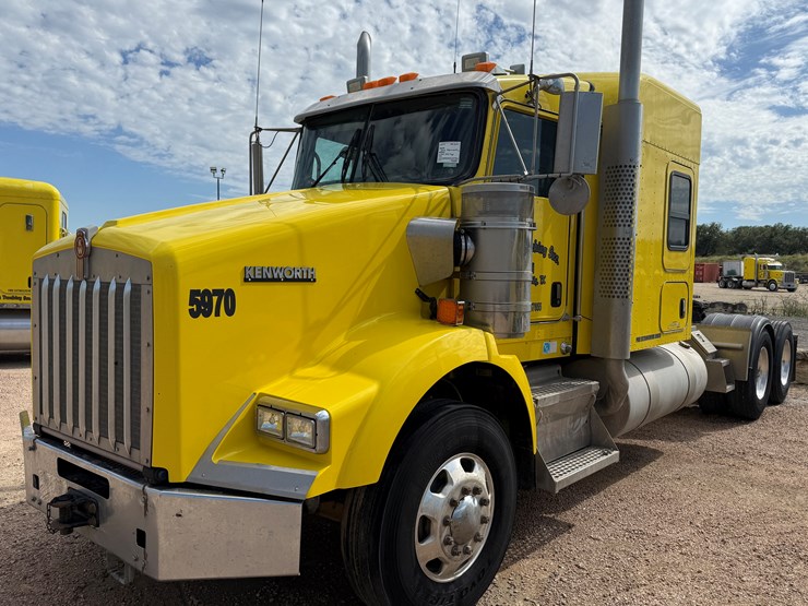 2016-kenworth-t800-image-1