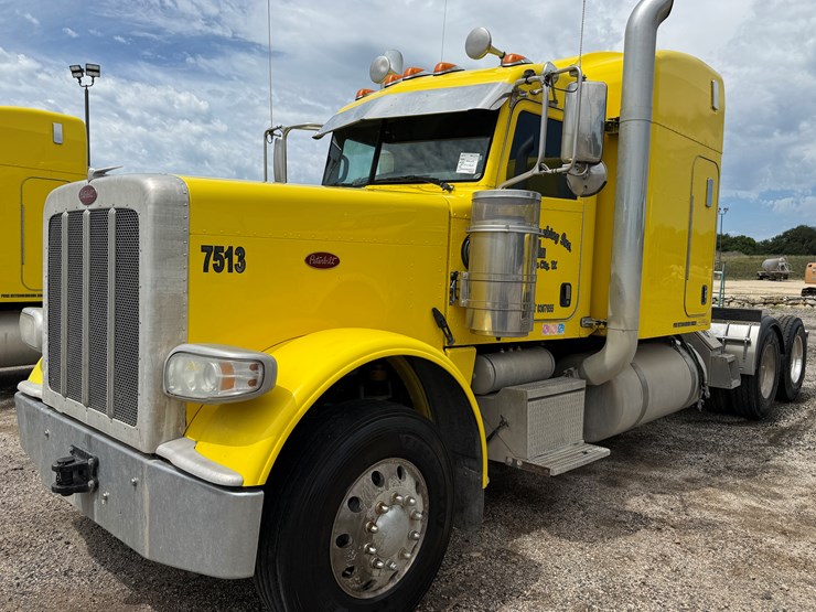 2014-peterbilt-389-image-1