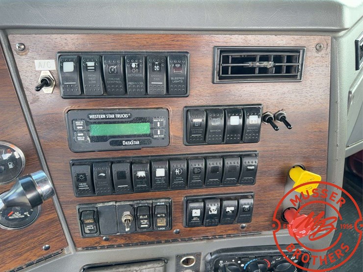 2001-western-star-4900-image-18