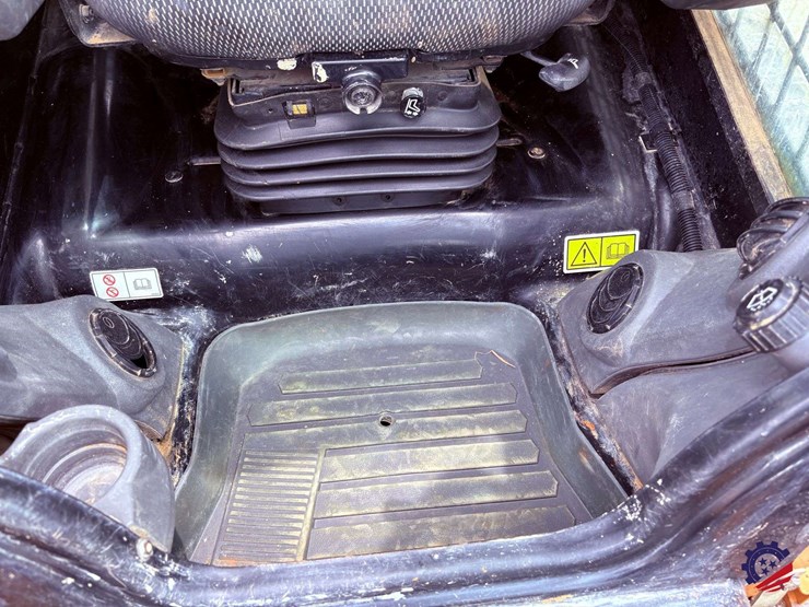 2020-caterpillar-259d3-image-40