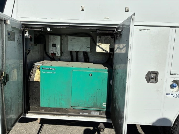 2012-ford-f550-image-11
