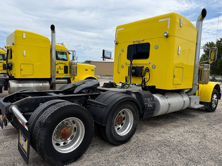 2015-peterbilt-389-image-5
