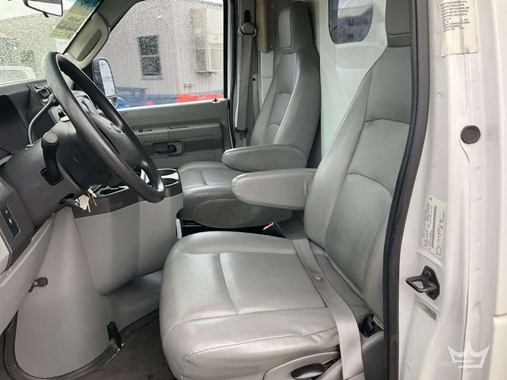 2013-ford-e350-image-18