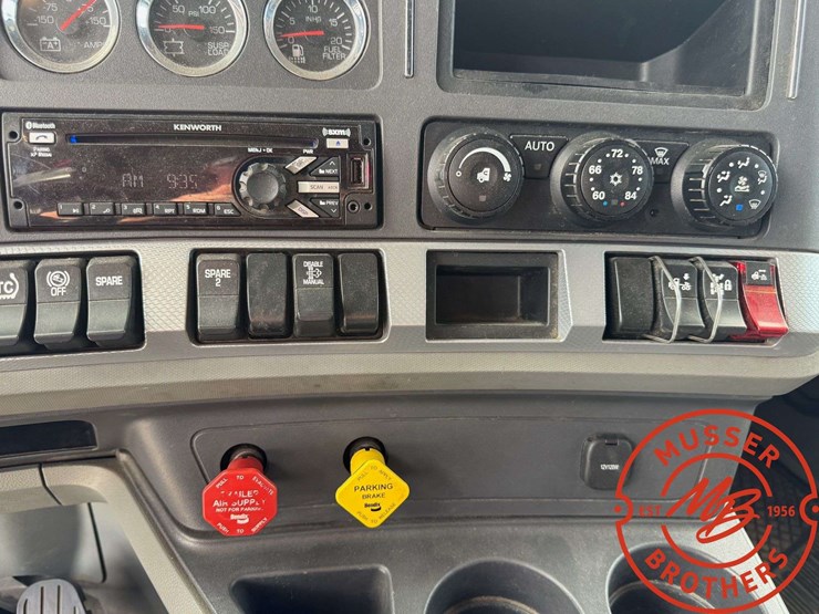 2020-kenworth-t680-image-32