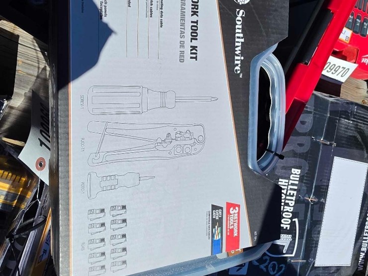 2204---box-of-miscellaneous-tools-image-5