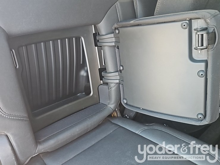 2022-chevrolet-1500-image-34