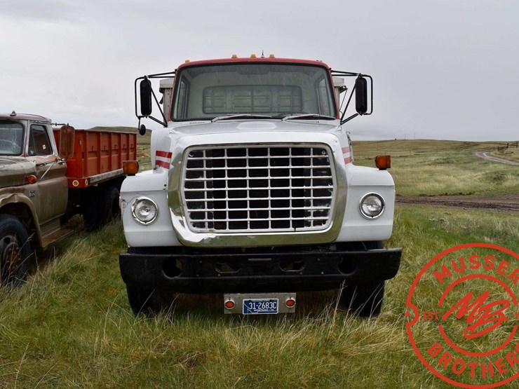 1980-ford-800-image-2