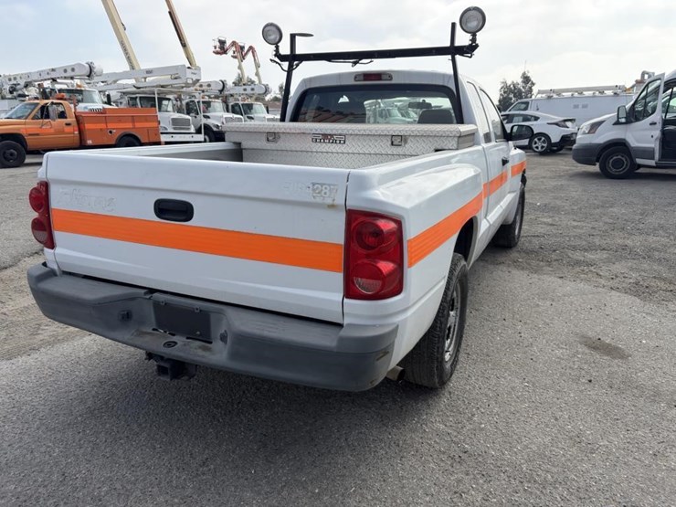 2007-dodge-dakota-image-3