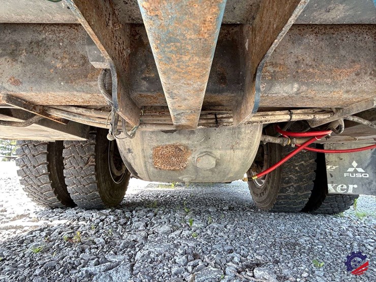 2010-freightliner-m2-106-image-49