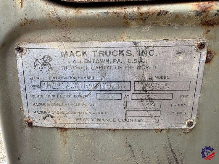 1981-mack-dm685s-image-42