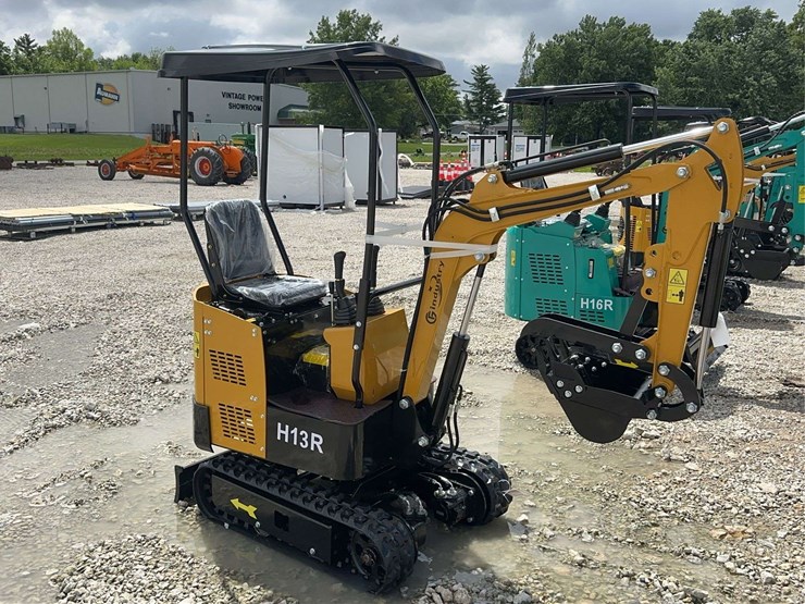cfg-industrial-h13r-mini-excavator-image-12
