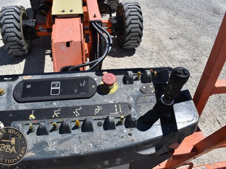 2014-jlg-600a-image-24