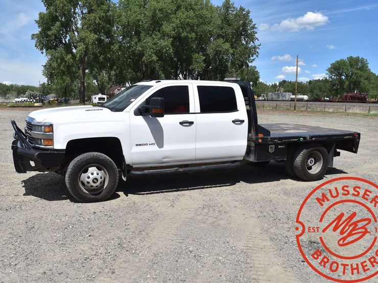 2015-chevrolet-3500-image-3
