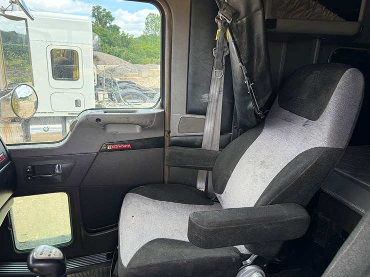 2015-kenworth-t800-image-10