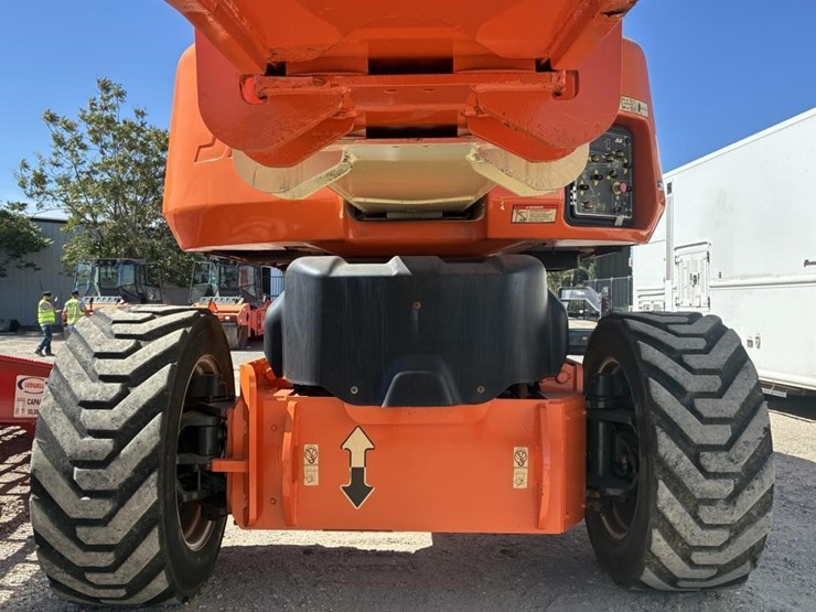 2016-jlg-1250ajp-image-23