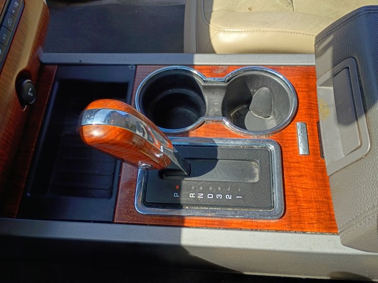 2010-ford-expedition-image-46