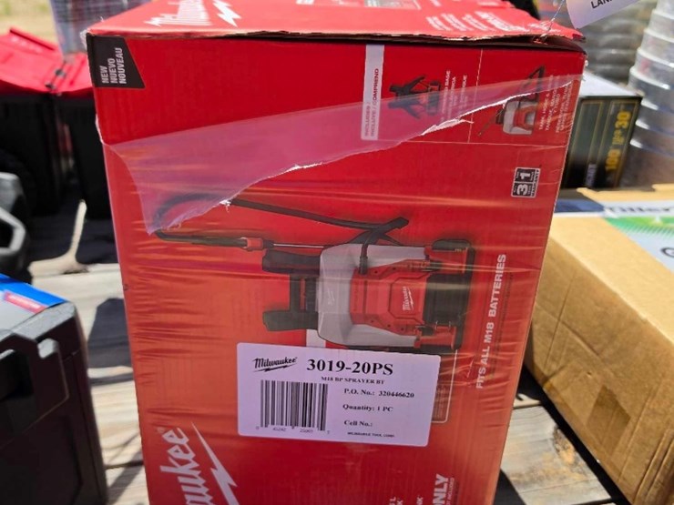 2214---milwaukee-m18-4---gallon-sprayer-image-2