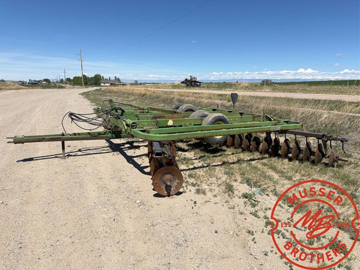 john-deere-235-image-4