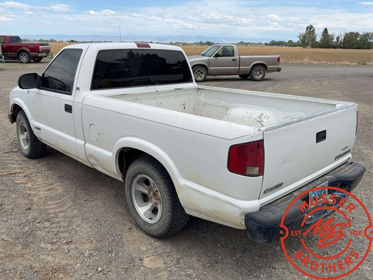 2000-chevrolet-s10-image-3