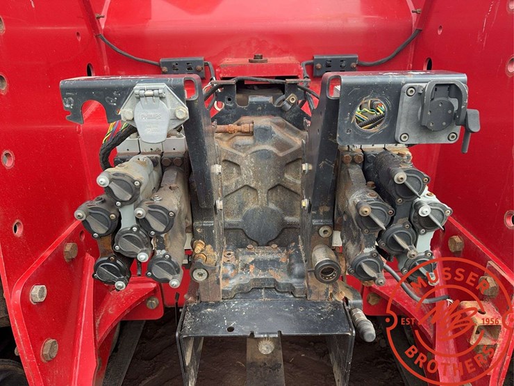 2014-case-ih-550-image-22