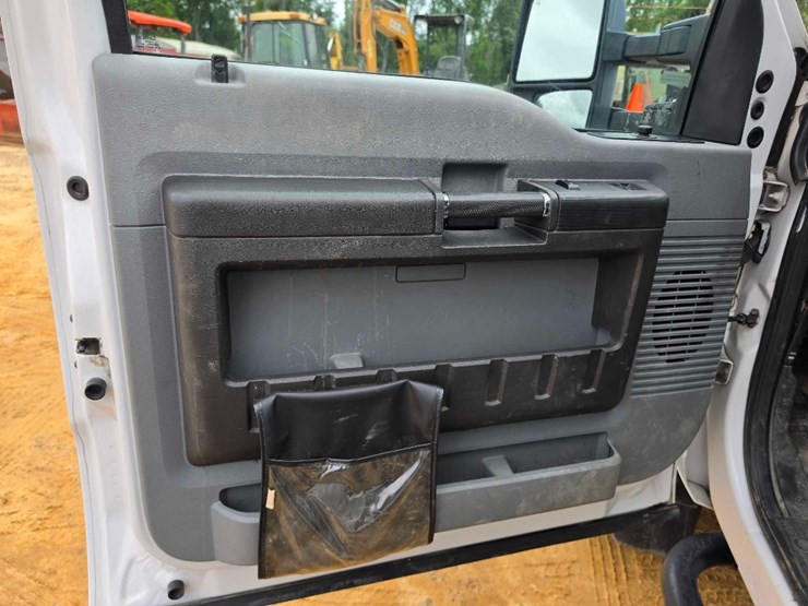 2014-ford-f550-image-14