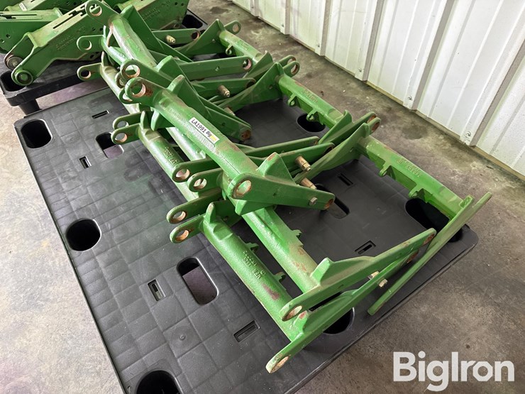 john-deere-planter-lower-parallel-arms-image-1
