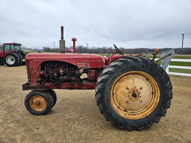 massey-ferguson-44-image-2