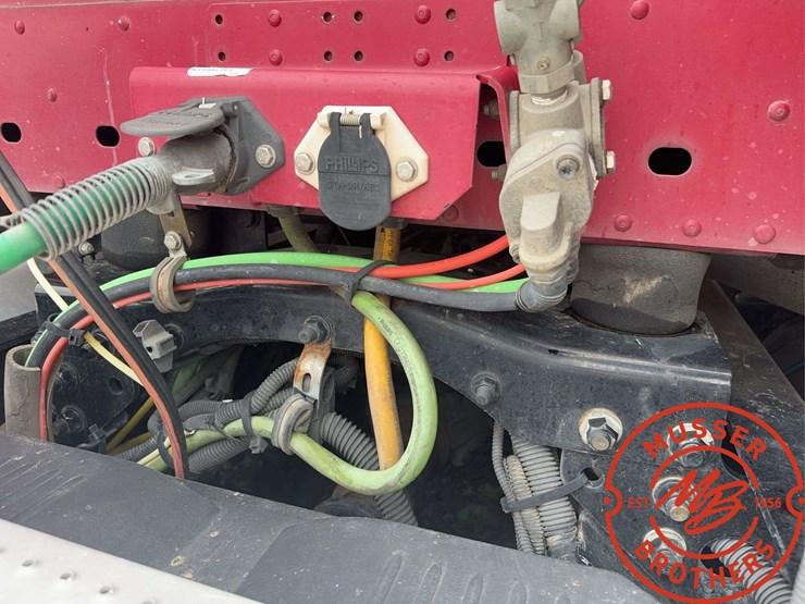 2007-freightliner-columbia-120-image-41