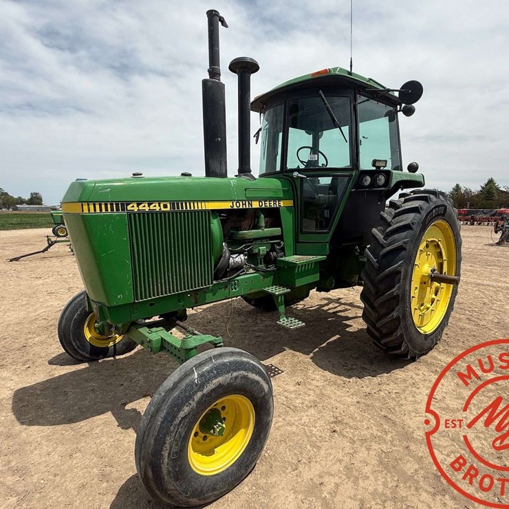 1981 JOHN DEERE 4440