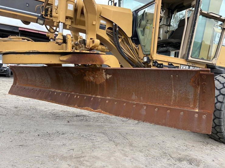 2004-caterpillar-143h-vhp-image-12