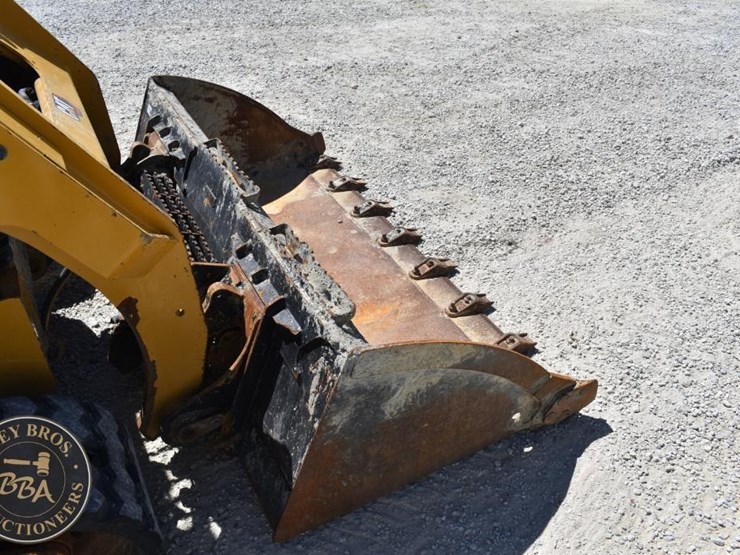 2023-caterpillar-259d3-image-11