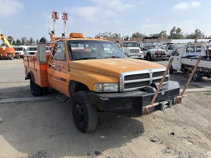 2001-dodge-ram-3500-image-2