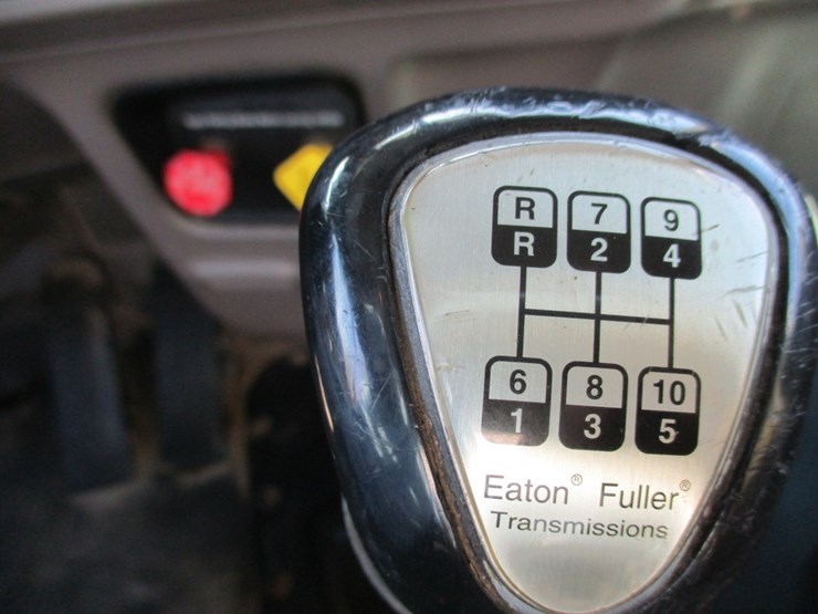 2013-peterbilt-367-image-12