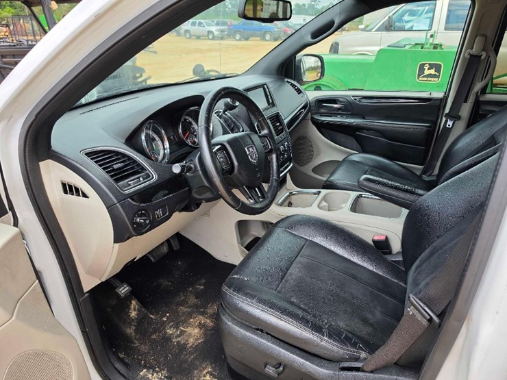 2017-dodge-grand-caravan-image-7
