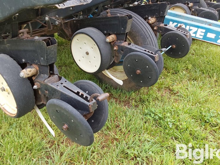 kinze-2200-image-14