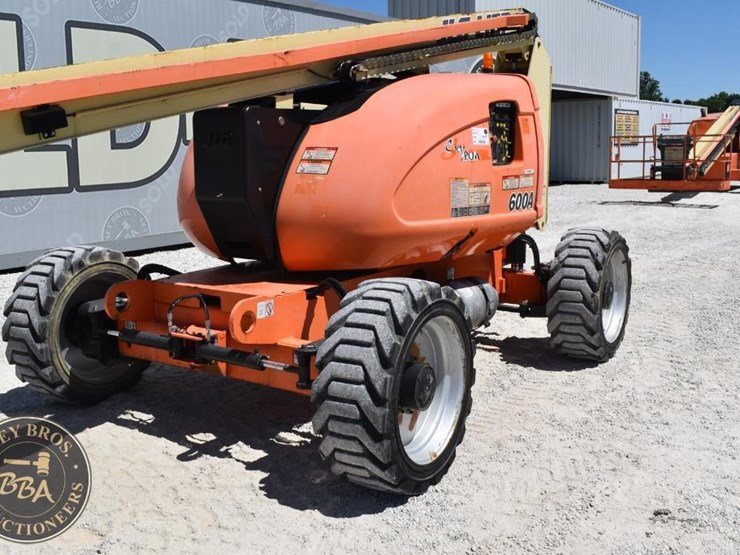 2014-jlg-600a-image-9