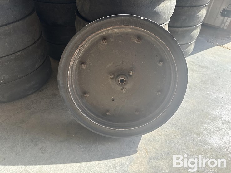 john-deere-planter-gauge-wheels-image-13