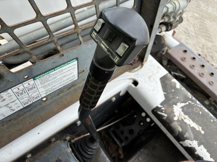 2008-bobcat-s150-image-24