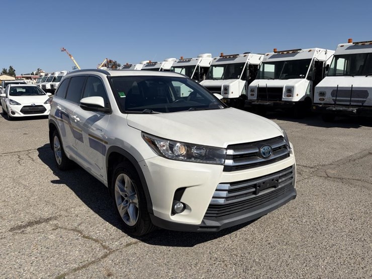2017-toyota-highlander-image-2