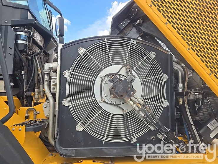 2023-deere-260e-image-40