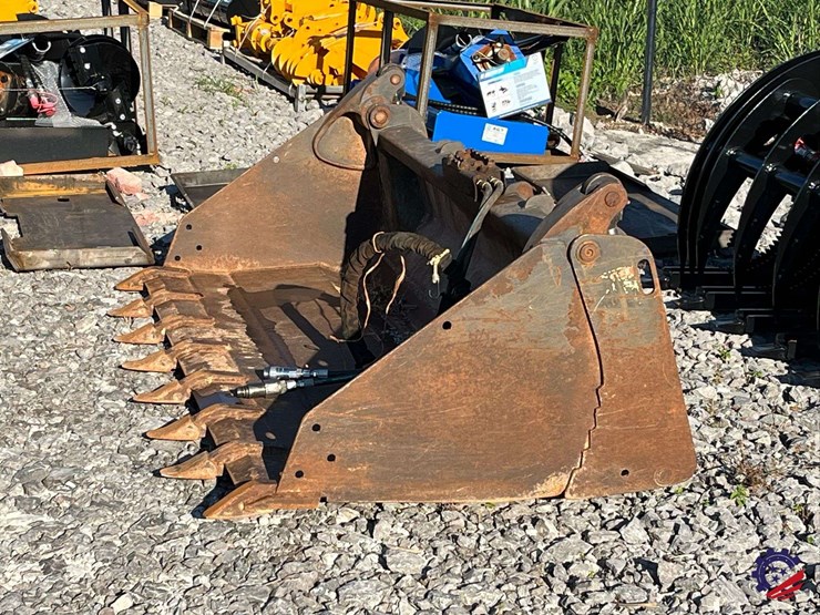 hd-4-1-bucket-w/-teeth-attachment-image-4