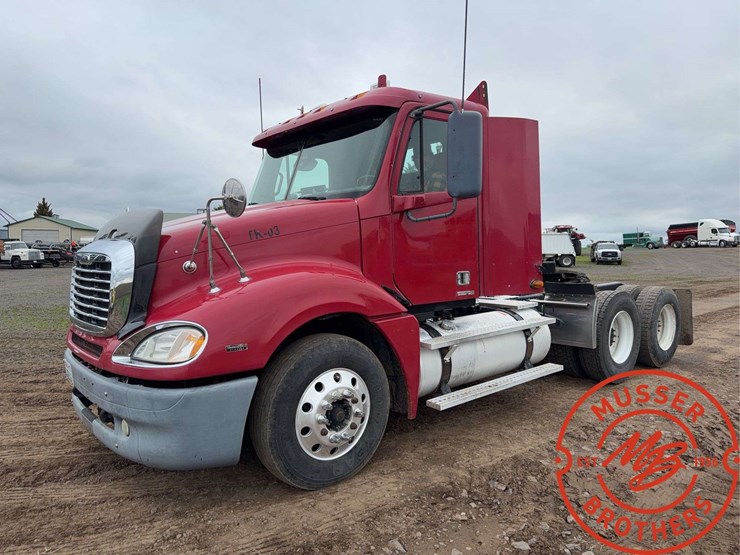2007-freightliner-columbia-120-image-7