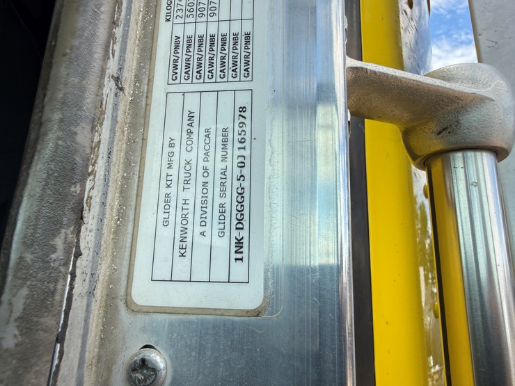 2016-kenworth-t800-image-19
