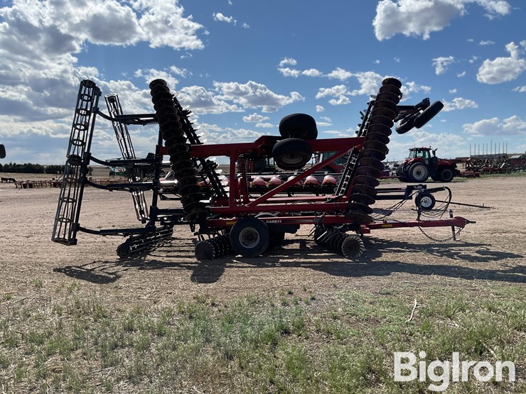 case-ih-330-image-4