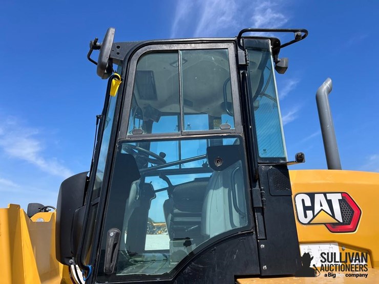 2022-caterpillar-920-image-14