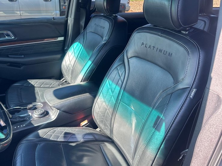 2016-ford-explorer-platinum-image-14