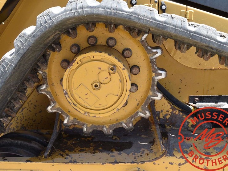 2017-caterpillar-d2-image-25