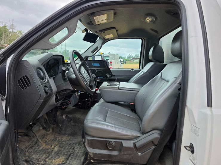 2014-ford-f550-image-13